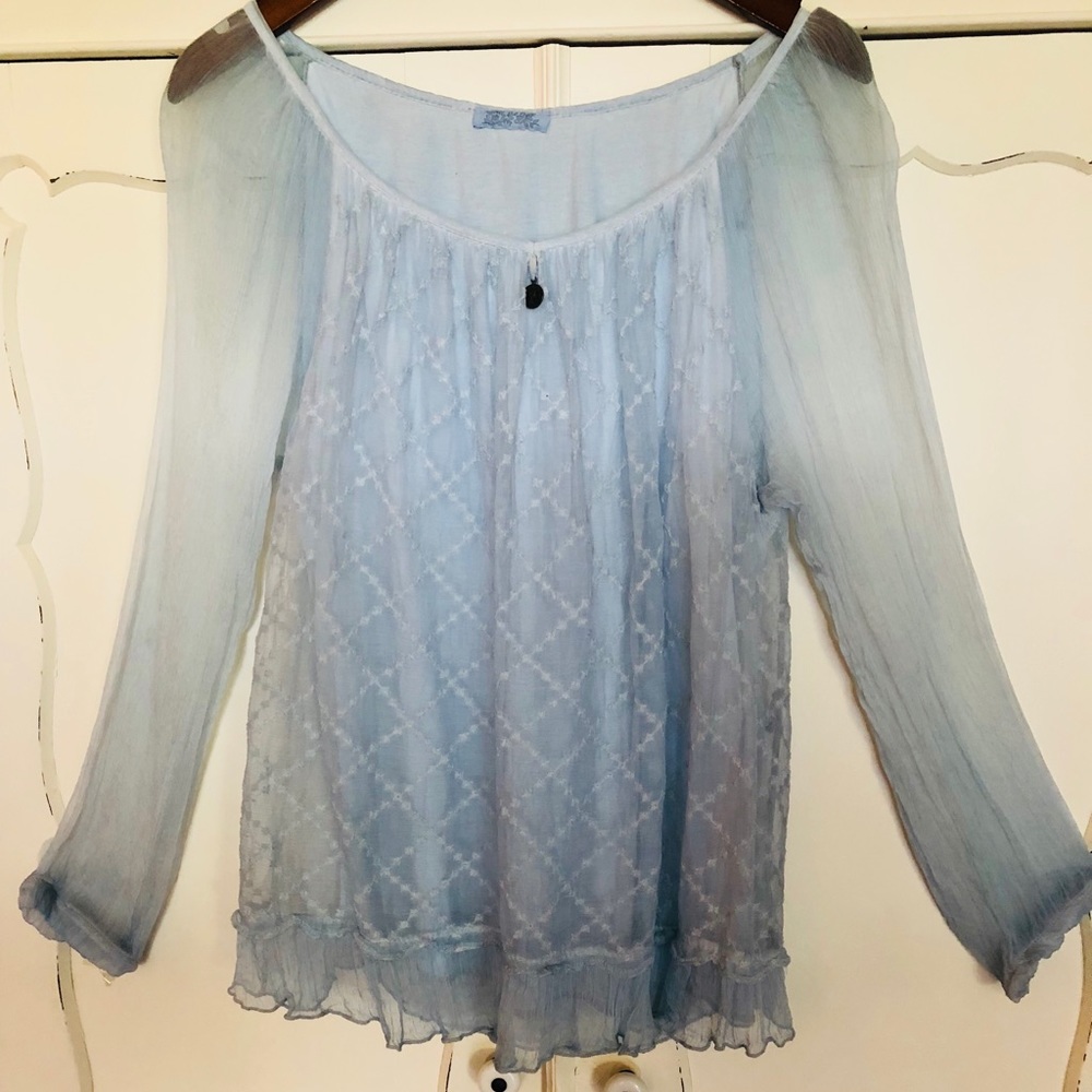 Pretty Long sleeved lace lined scoop neck top